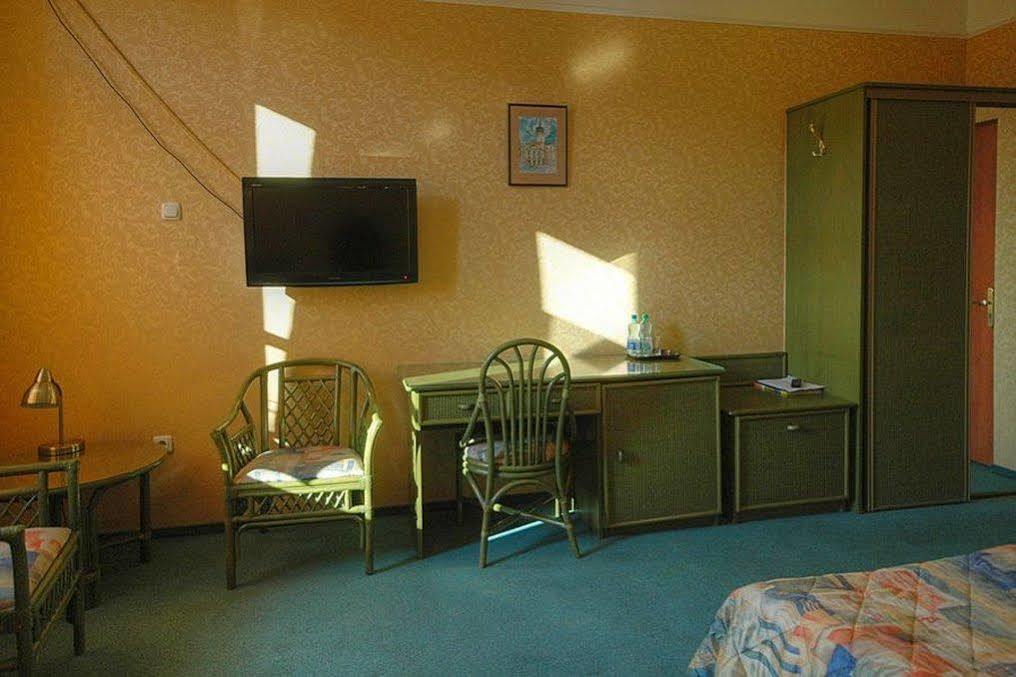 Hotel Calisia Kaliszki Εξωτερικό φωτογραφία